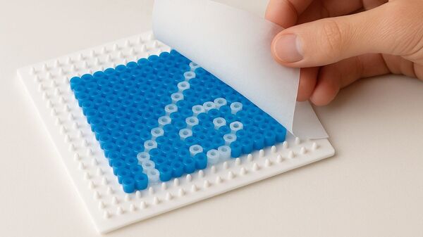 BRANOperl Release-Papier in der Spielzeugindustrie, eingesetzt für saubere Trennprozesse und den Schutz empfindlicher Oberflächen.