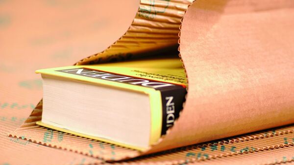 Le carton ondulé BRANOseal maintient fermement un produit fragile dans son emballage et protège efficacement sa surface contre les rayures et les dommages.