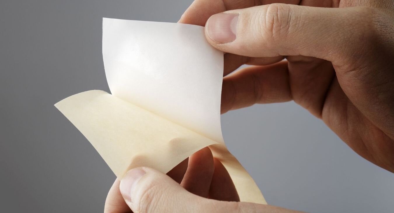 BRANOperl – papier siliconé pour l'industrie, la protection et des applications variées Papier antiadhésif BRANOperl pour des applications variées, avec des propriétés de séparation de haute qualité pour des processus propres et fiables.