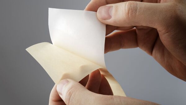 Papier de séparation BRANOperl pour séparer et protéger les matériaux. Papier de séparation BRANOperl pour des applications polyvalentes, doté de propriétés de démoulage de haute qualité pour des processus propres et fiables.