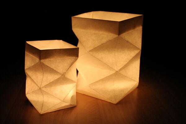 Décoration lumineuse en papier ignifuge BRANOflame, utilisée pour créer des objets lumineux à la fois sûrs et pleins de charme.