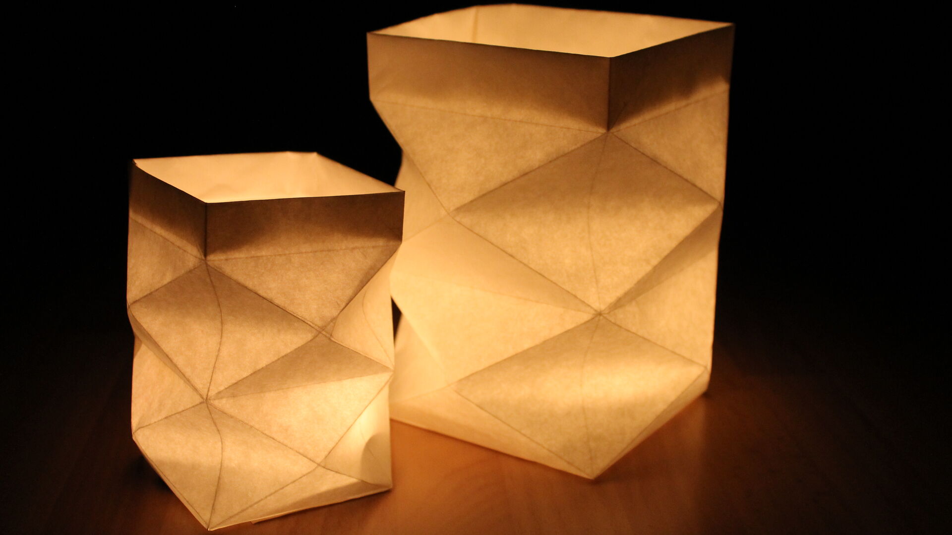 branoflame_flame_retardant_paper Illuminated decoration made from flame-retardant BRANOflame paper, used to create safe and atmospheric light objects.