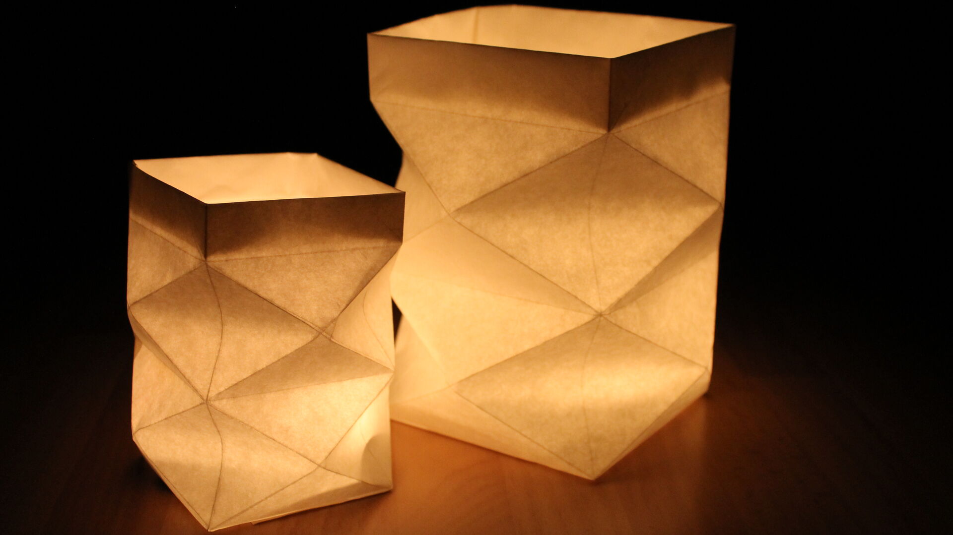 Papier ignifuge BRANOflame Décoration lumineuse en papier ignifuge BRANOflame, utilisée pour créer des objets lumineux sûrs et atmosphériques.